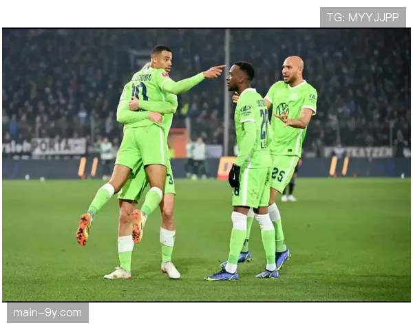 战术板：解析弗赖堡如何利用定位球战术两度攻破沃尔夫斯堡球门